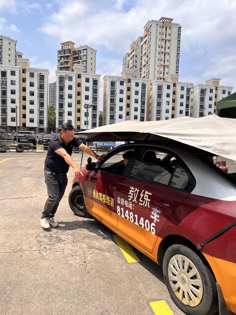 海口的学车热：选择驾校的关键考量